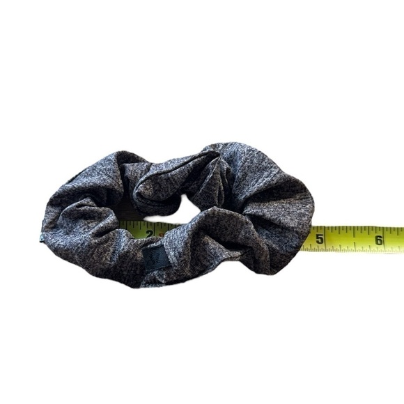 Lululemon Heather Grey Uplifting Scrunchie - Picture 4 of 5